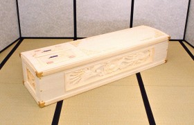 五面彫刻棺